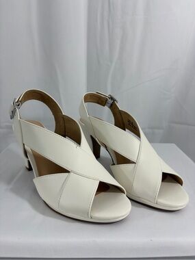 NWT Easy Street Women's Size 8 White Crisscross Slingback 3 Inch Heels